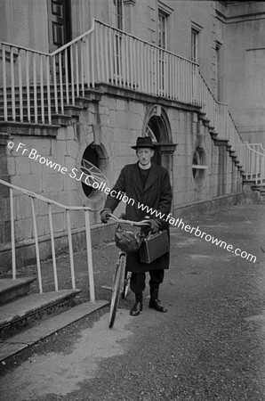 REV.MORTIMER GLYNN S.J. AT PRESENTATION CONVENT